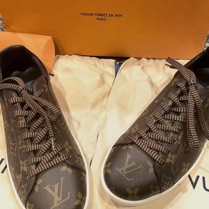 MInt brand new Never Worn Louis Vuitton Luxembourg Monogram Sneakers Size 7 Mens